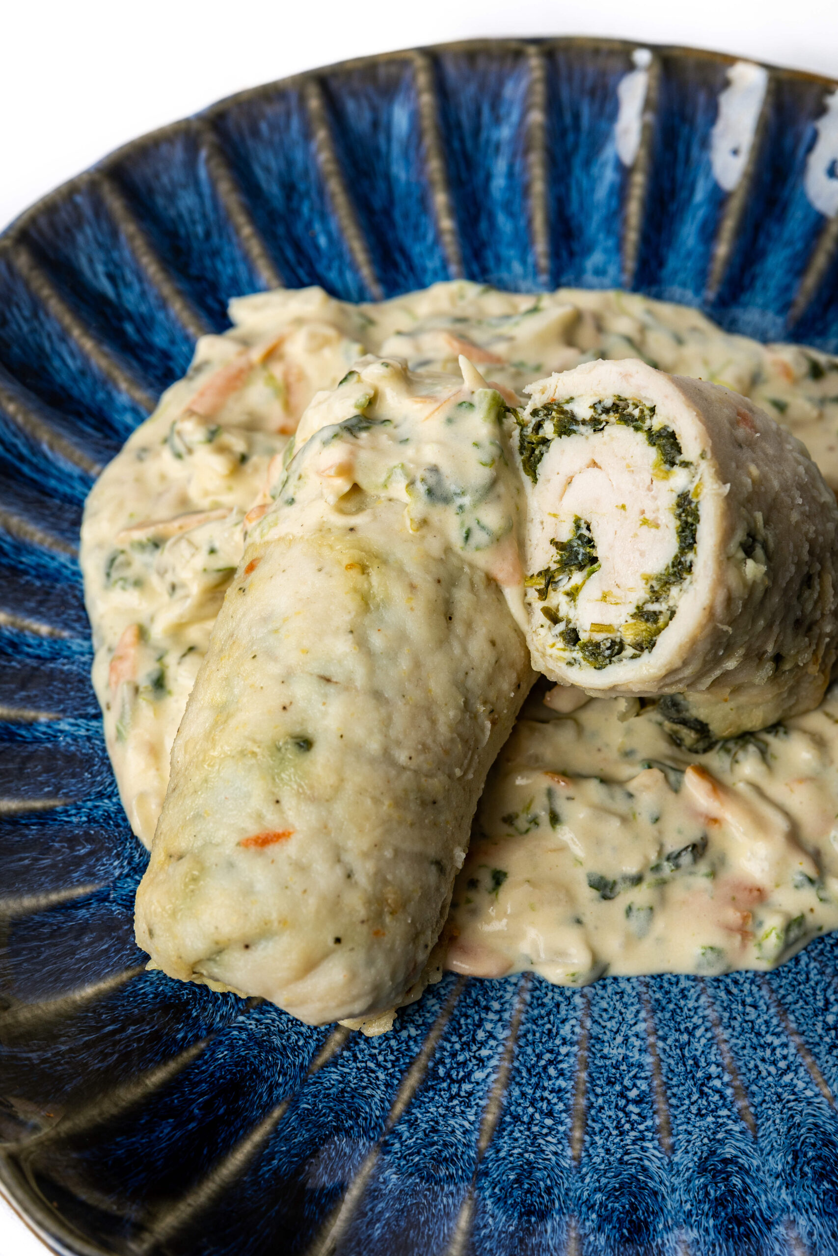 Roladka drobiowa ze szpinakiem w sosie potrawkowym - 1 kg (600g mięsa , 400g sosu)